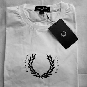 Fred Perry - Brand new with tags Size M